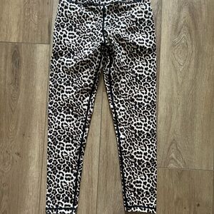 ZYIA Leopard Brilliant Hi-Rise Scrunch Leggings
